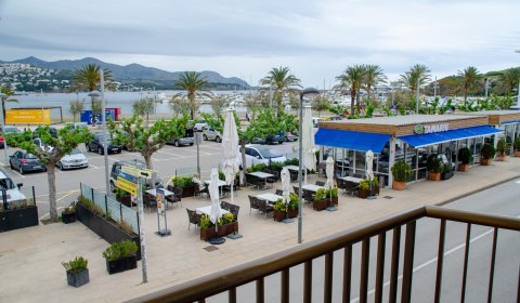LA 143/2 Moderno apartamento vacacional para 6 personas en el centro de Llançà en la Costa Brava
