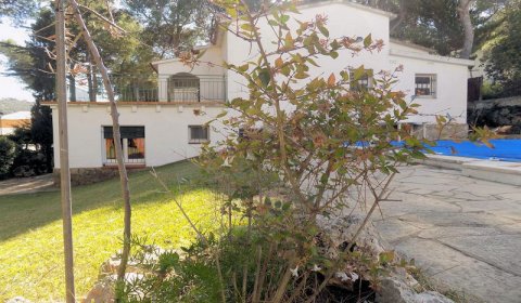 EC 808 Strandnahes Ferienhaus für 8 Personen mit privatem Pool in l`Escala an der Costa Brava in Spanien