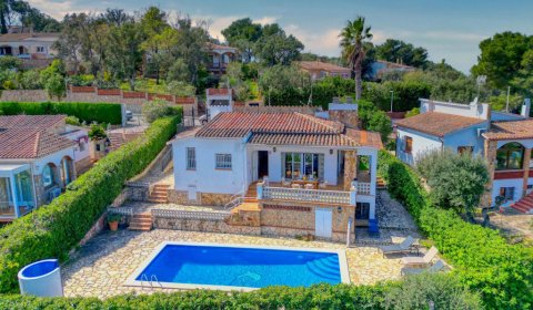 PP 614 Moderne Ferienvilla für 6 Personen mit privatem Pool und Meerblick am Playa de Pals an der Costa Brava