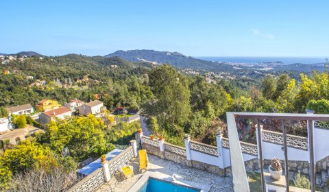 LL 616 Villa for 7 persons with a private pool and sea views near Lloret de Mar on the Costa Brava