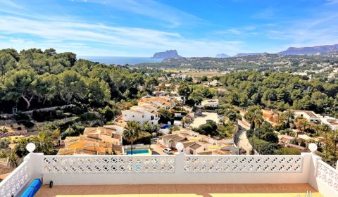 MO 414 Modernes Ferienhaus für 4 Personen mit privatem Pool und Meerblick in Moraira Costa Blanca
