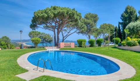 PP 131/4 Moderne Ferienwohnung für 6 Personen mit Schwimmbad in Sa Riera an der Costa Brava