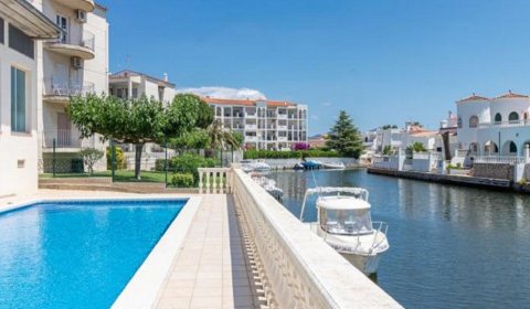 AM 123/2 Appartement moderne pour 4 personnes avec piscine à Empuriabrava - Costa Brava