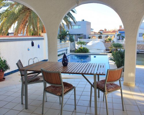 Ferienhaus am Kanal mit privatem Pool Ampuriabrava
