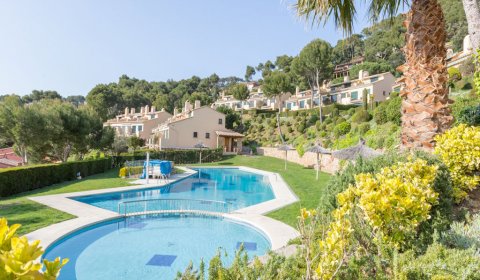 PA 325/5 Maison de Vacances Exclusive pour 8 Personnes avec Piscine, Tennis et Vue sur la Mer à Llafranc – Costa Brava