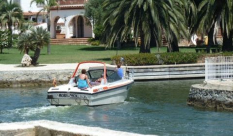 AM 281 Mediterranean Fisherman’s House for 8 persons in Empuriabrava, Costa Brava with private mooring