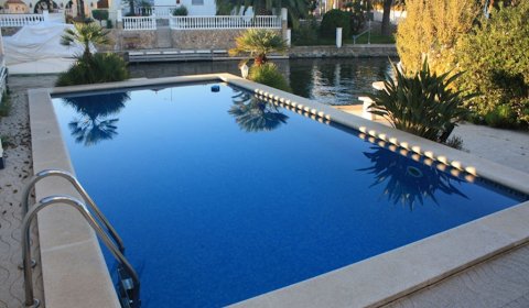 AM 814 Moderne Villa für 8 Personen mit eigenem Pool & Bootsanleger - Empuriabrava , Costa Brava