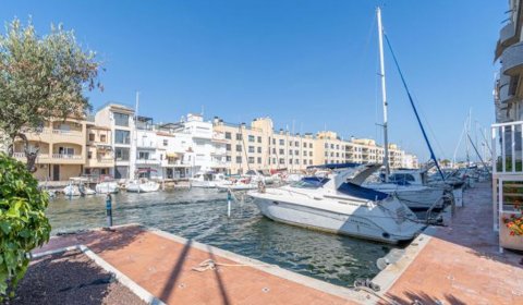 AM 104/1 Modern Apartment for 2 persons on the Main Canal of Empuriabrava, Costa Brava