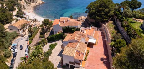 JV 925 Holiday villa for 12 persons, 25m from the Sea with private pool in Jávea, Costa Blanca