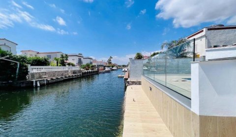 AM 824 Exklusive Ferienvilla für 8 Personen - privater Pool +  Bootsanleger in Empuriabrava, Costa Brava