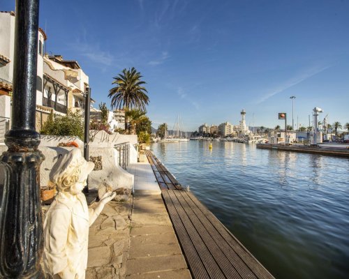 Fischerhaus am Kanal von Empuriabrava - Komfort trifft Charme