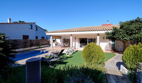 EA 612 Modern holiday villa for 7 persons private pool in Esclanyà, Costa Brava, Spain