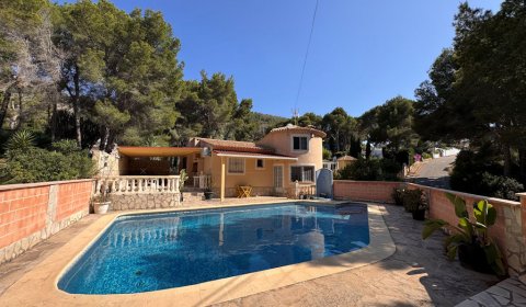 DE 605 Villa Torre mediterránea para 6 Personas con piscina privada en Dénia, Costa Blanca
