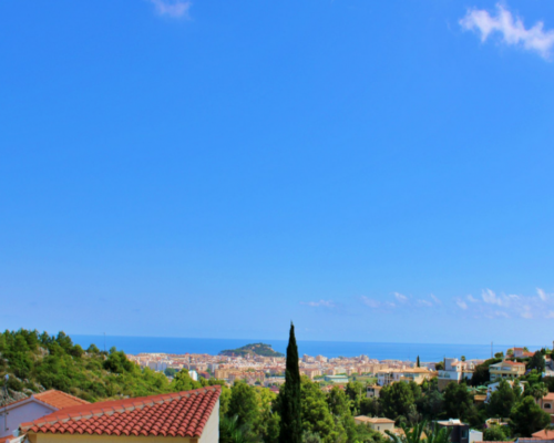 Zwei-Familien-Ferienhaus mit Pool mieten – Entspannen in Dénia an der Costa Blanca