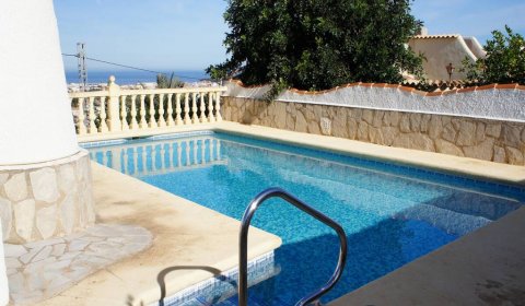 DE 615 Casa de vacaciones moderna para 6 personas con piscina privada y vistas al mar en Dénia, Costa Blanca