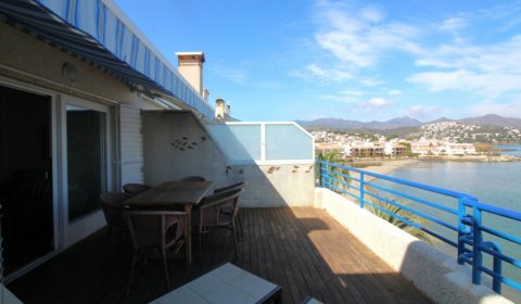 LA 142/5 Ático para 6 personas con vistas al mar en Llançà Costa Brava
