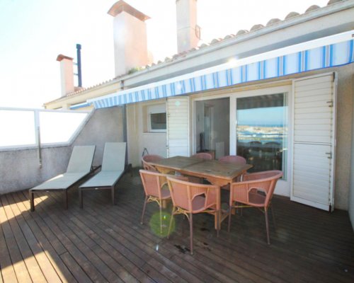 Moderne Penthouse-Ferienwohnung an der Strandpromenade von Llançà Costa Brava Spanien
