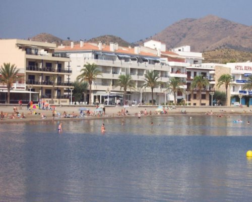 Moderne Penthouse-Ferienwohnung an der Strandpromenade von Llançà Costa Brava Spanien