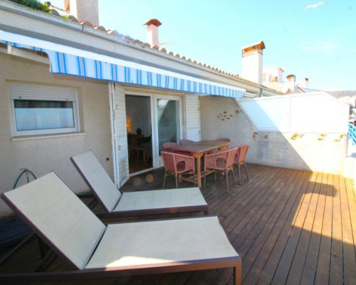 Moderne Penthouse-Ferienwohnung an der Strandpromenade von Llançà Costa Brava Spanien