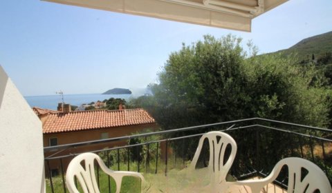 LA 119/2 Apartamento para 2/4 personas con vistas al mar, cerca de la playa en Llançà, Costa Brava