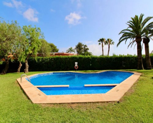 Ferienapartment bei Dénia, Costa Blanca, Spanien: 2 Schlafzimmer, 1 Bad, Gemeinschaftspool – ideal für 4 Personen am Meer