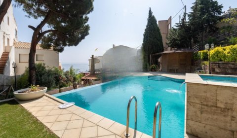 LA 144/3 Apartamento vacacional para 6 personas con piscina y vistas al mar en Llançà, Costa Brava
