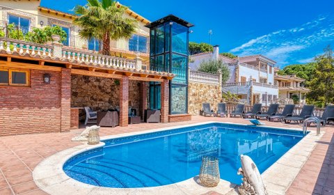 LL 910 Exklusives Ferienhaus für 11 Personen mit privatem Pool in Lloret de Mar an der Costa Brava