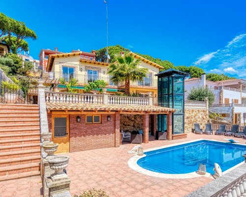 Luxus Ferienhaus am Meer in Lloret de Mar Fenals mieten
