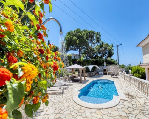 Villa mit Privatpool in Lloret de Mar buchen