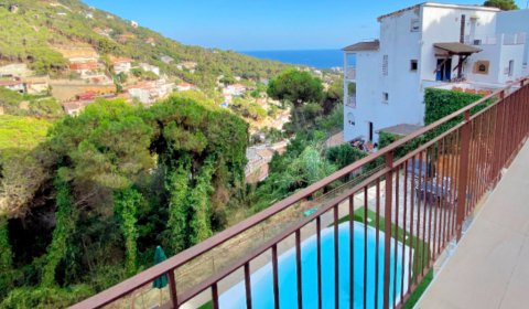 LL 805 Modernes Ferienhaus für 8/10 Personen privater Pool und Meerblick Lloret de Mar Costa Brava