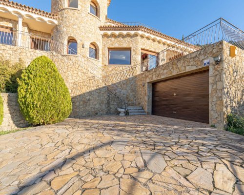 Spanienurlaub deluxe: Private Villa mit Pool an der Costa Brava