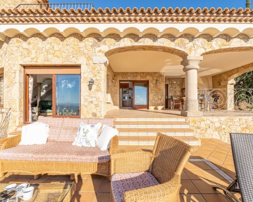 Spanienurlaub deluxe: Private Villa mit Pool an der Costa Brava