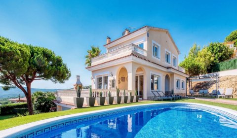 LL 918 Moderna villa vacacional para 10/12 personas con piscina privada y vistas al mar en Lloret de Mar Costa Brava