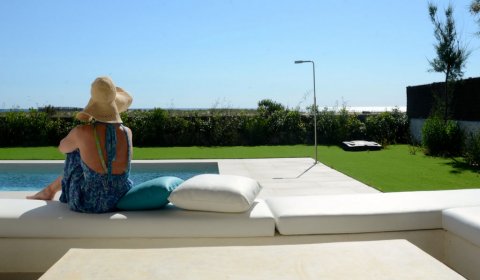 PP 825 Villa exclusive pour 8 personnes sur la plage de sable de Playa de Pals sur la Costa Brava, avec piscine privée et vue sur la mer