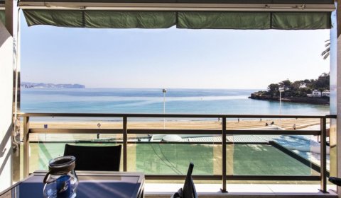 CL 124/2 Apartamento en primera línea de playa para 4 personas con piscina y vistas al mar en Calpe, Costa Blanca