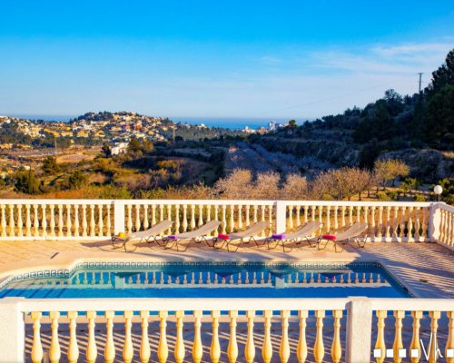 Große Villa in Calpe mieten – viel Platz, privater Pool und mediterranes Urlaubsgefühl.