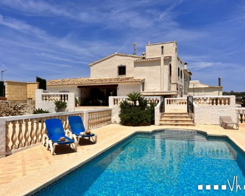 Große Villa in Calpe mieten – viel Platz, privater Pool und mediterranes Urlaubsgefühl.