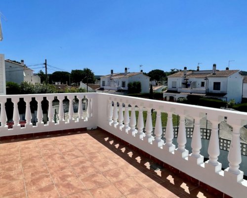 Ferienhaus mit Swimmingpool in L’Escala – Urlaub an der Costa Brava genießen