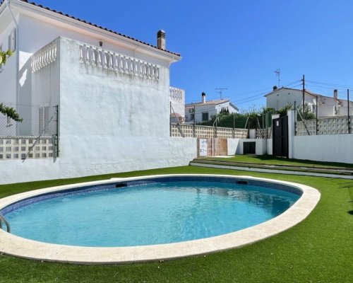 Ferienhaus mit Swimmingpool in L’Escala – Urlaub an der Costa Brava genießen