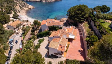 JV 925 Holiday villa for 12 persons on the beach with a private pool and sea views near Javea on the Costa Blanca