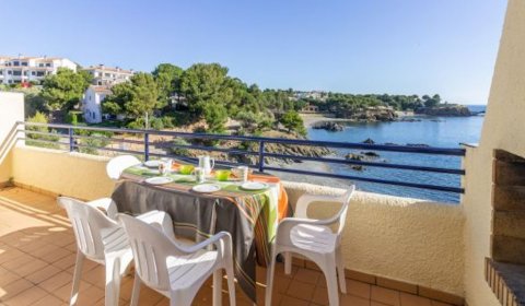 LA 291/1 Holiday house for 10 persons with sea views in Llançà on the Costa Brava