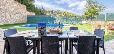  LL 958 Villa de vacances pour 16/18 personnes avec piscine privée près de Lloret de Mar sur la Costa Brava.