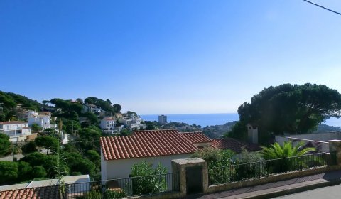 LL 604 Ferienvilla für 6 Personen mit einem privaten Pool und Meerblick bei Lloret de Mar an der Costa Brava