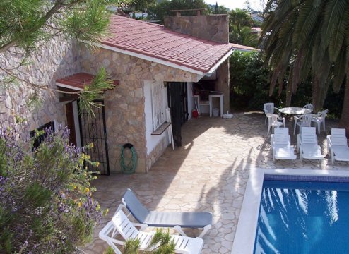 Ferienhaus mit  Pool bei Lloret de Mar www.spanien