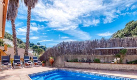 LL 818 Villa pour 9 personnes avec une piscine privée avec piscine privée à Cala Canyelles Costa Brava