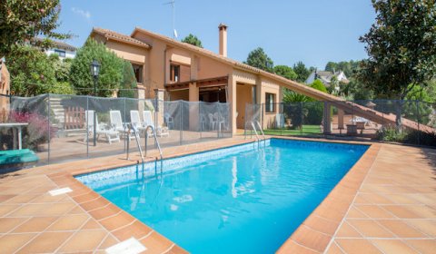 LL 954 Finca pour 14 personnes avec une piscine privée près de Lloret de MarCosta Brava