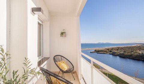 AM 115/2 Modern apartment for 4/5 persons on the beach with sea view in Empuriabrava, Costa Brava.
