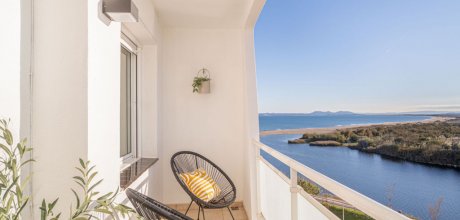 AM 115/2 Appartement moderne pour 4/5 personnes avec vue sur la mer sur la plage à Empuriabrava, Costa Brava.