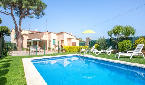 EA 605 Villa for 6 persons with private pool near Esclanyà on the Costa Brava