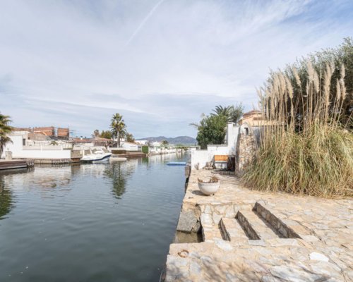 Ferienhaus mit Bootsplatz am Kanal mieten
